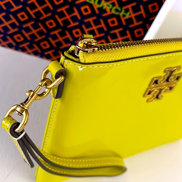 Tory Burch Wristlet Britten Large Zip Pouch - Picture 5 of 9